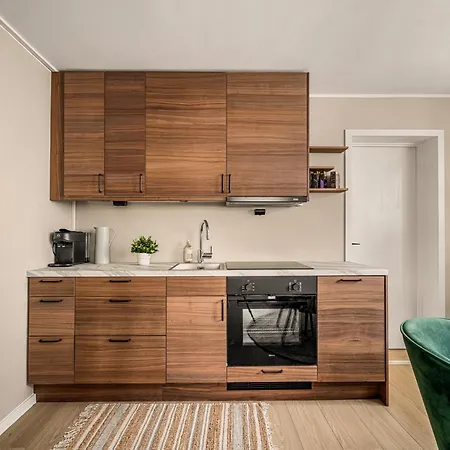 Daire Bright & Stylish In Center