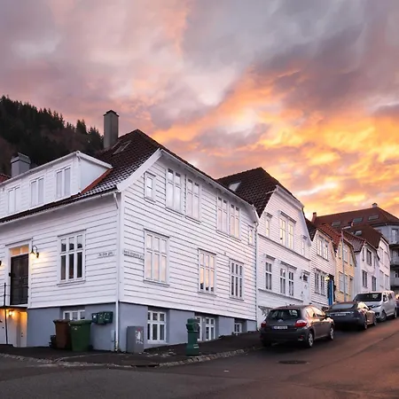 Bright & Stylish In Center Bergen