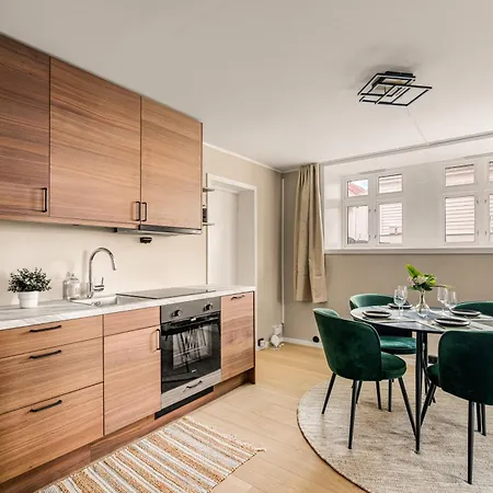 Daire Bright & Stylish In Center