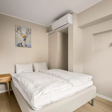 Bright & Stylish In Center