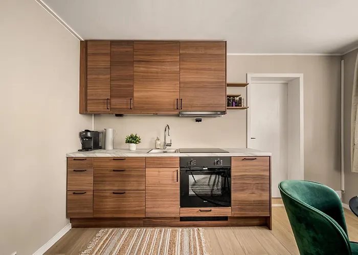 Daire Bright & Stylish In Center