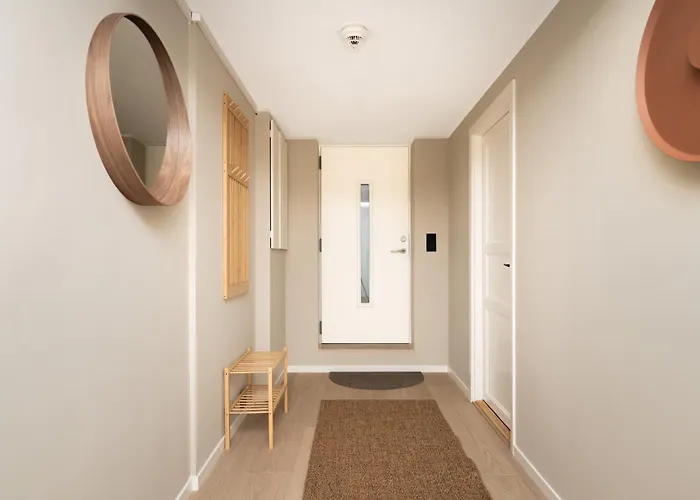 Bright & Stylish In Center *