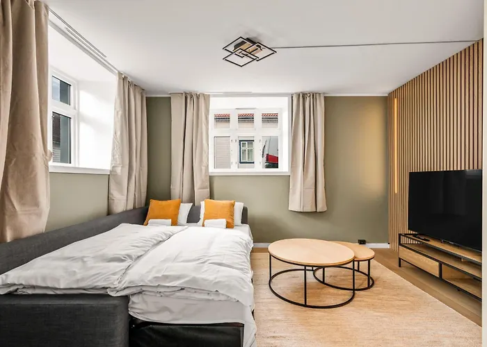 Bright & Stylish In Center *