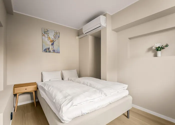 Bright & Stylish In Center