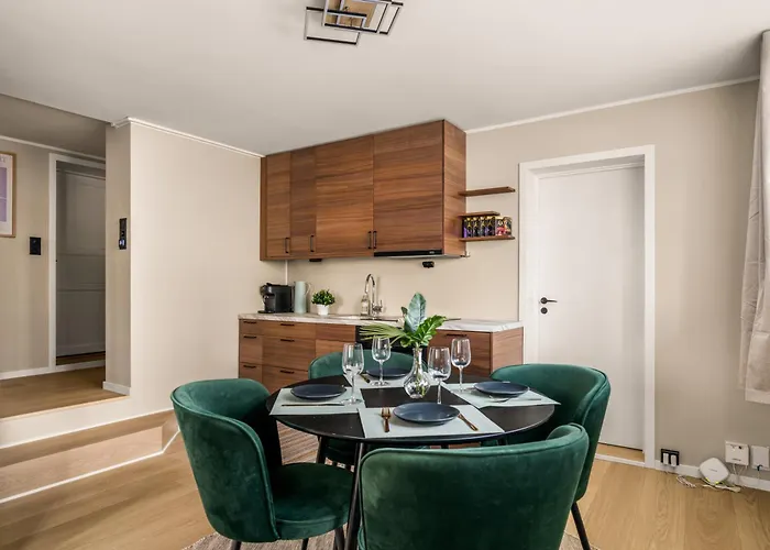 Bright & Stylish In Center Daire