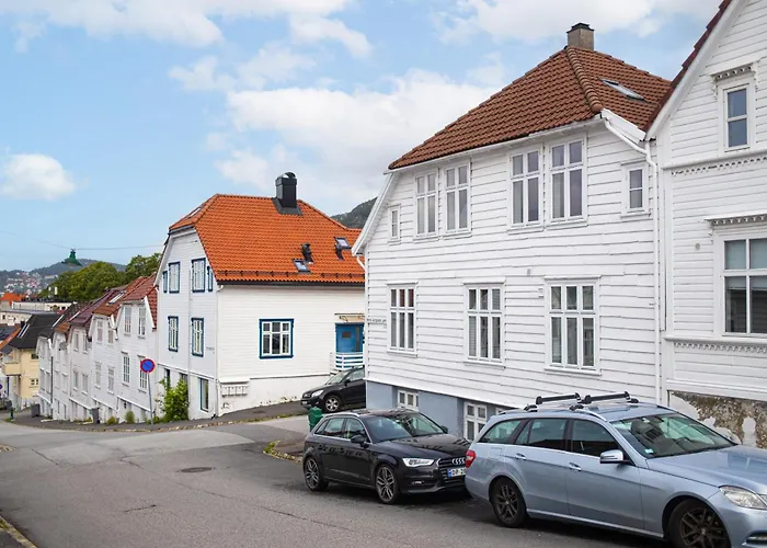 Bright & Stylish In Center